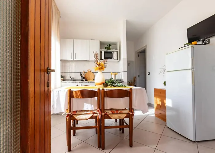 Cozy Flat With Shared Garden 아파트