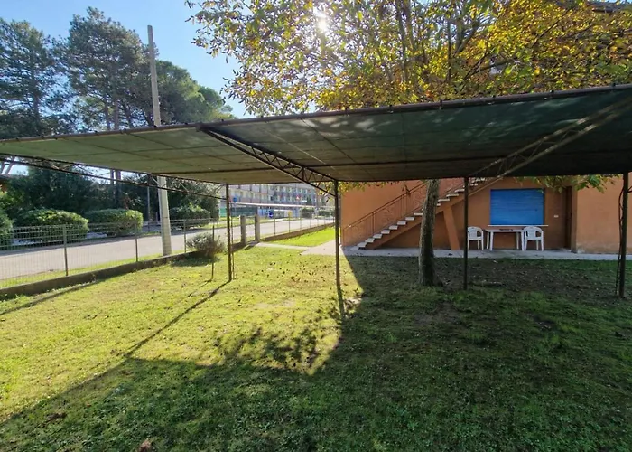 Cozy Flat With Shared Garden 아파트