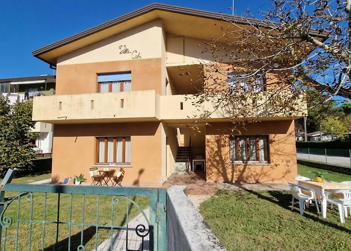 Cozy Flat With Shared Garden 아파트 *