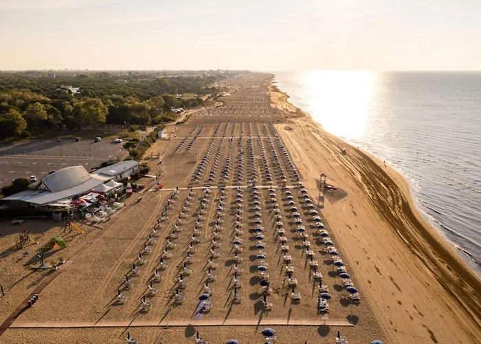 Cozy Flat With Shared Garden * 비비오네