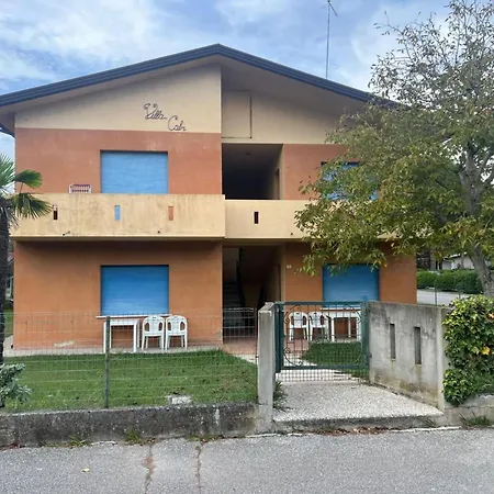 Апартаменты Cozy Flat With Shared Garden *