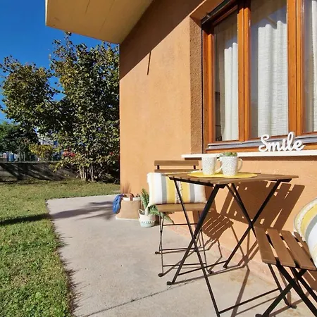 Cozy Flat With Shared Garden Апартаменты Бибионе